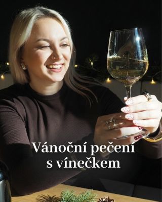 Ten nejlepší vánoční plán? 🎄 Zpomalit. Zapálit svíčku, pustit si koledy, dát si nohy nahoru a před sebe postavit talíř...